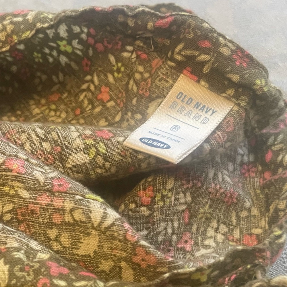 Olive ditsy floral Old Navy miniskirt, size 6 green linen/cotton blend ~2002-ish - Picture 3 of 7